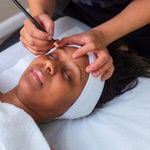 Treatment session eyebrows